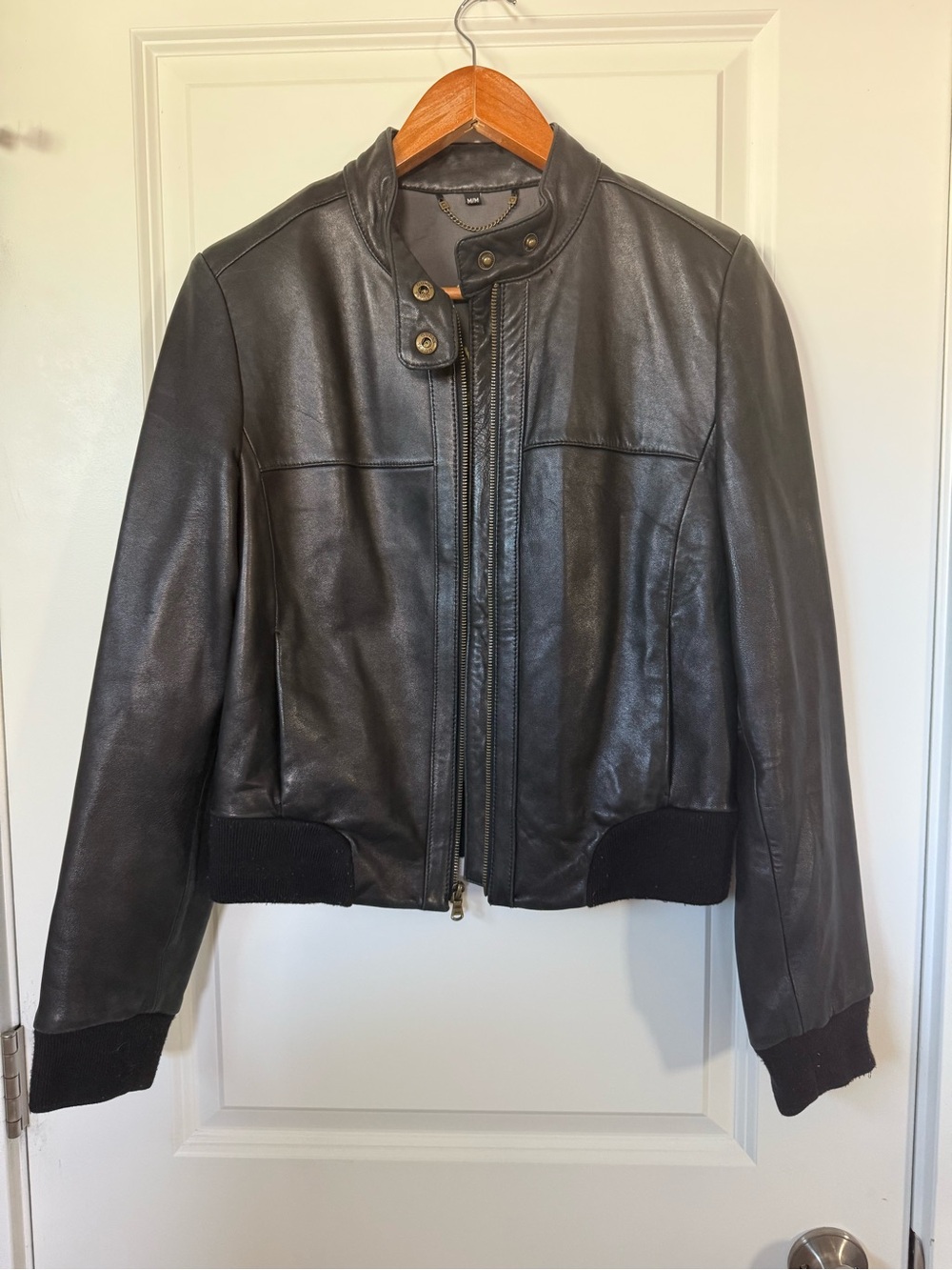 Vintage Y2K GUESS Black 100% Leather Jacket Women’s Medium Moto Fleur-De-Lis
